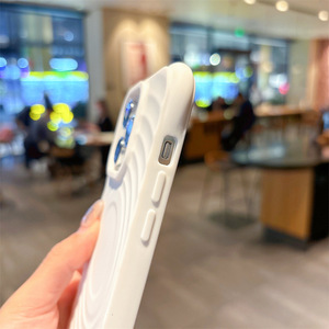 Funda de teléfono con carga inalámbrica magnética a prueba de golpes con diseño de forma de cuerno para <span class=keywords><strong>iPhone</strong></span> 11 12 13 14 15 16 Pro Max - Product Image 5