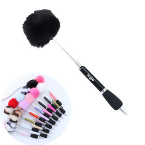 Promoción logotipo personalizado lindo corazón femenino peludo bolígrafo de plástico DIY para bolígrafo con cuentas para regalos de bienvenida - Product Image 1