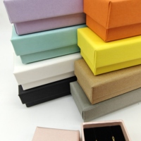 Boîte en carton personnalisée AOPA avec couvercle et base, insert en éponge pour l'emballage de colliers, boîte en papier colorée, vente en gros