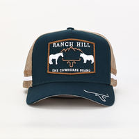 Gorra trucker de malla personalizada de perfil alto con 5 paneles, logotipo bordado de algodón, rayas y estampado digital en el bajo de la visera, estilo Australia