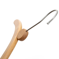 Vente en gros de cintres en bois pour bébés et enfants colorés et antidérapants cintres en bois pour enfants