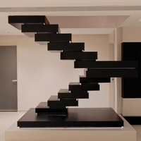 Escalier en L moderne et durable pour intérieur, escalier spiralé flottant avec design suspendu librement, escalier en L