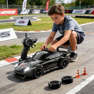 WGNRC Y8830 Coche de Carreras a Control Remoto a Escala 1/24 para Competición y Derrapes, Coche RC Deportivo para Derrapes, Coche RC de Carreras en Carretera de Alta Velocidad de 15 km/h - Product Image 5