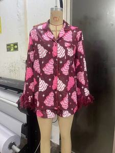 2025 Hoge Kwaliteit Aangepaste Kerst Pyjama Familie Vrouwen Shirts Short Tweedelige Set Met Struisvogelveren Mouwen Loungekleding - Product Image 3
