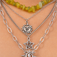 Nouveau collier superposé avec pendentif lune en pierres irrégulières pour femme, style vacances, perles