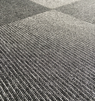 Carreaux de tapis écologiques 50x50 avec support en bitume Tapis d'isolation phonique de bureau moderne pour usage commercial Maison Hôtels Cuisines