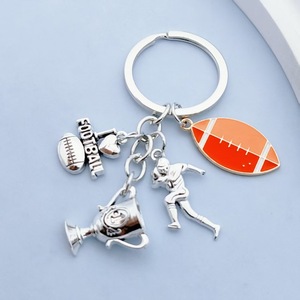 พวงกุญแจสแตนเลสสตีลรูปทรงกีฬาแบบวินเทจ จี้ห้อยกระเป๋าเป้ รูปทรงลูกแบดมินตันสีฟ้า ฟุตบอล ถ้วยรางวัล อุปกรณ์เสริมแฟชั่น - Product Image 3