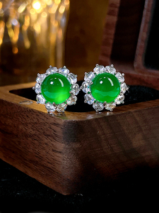 Boucles d'oreilles rétro 925 argent incrusté de lumière luxe et polyvalent, comparable au tempérament de jadéite, boucles d'oreilles fleur de calcédoine verte haut de gamme - Product Image 2