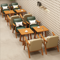 Nordisches Esszimmer-Möbelset Esstisch-Set Massivholz Café Sofa Stuhl Kombination für Gewerbliche Restaurants und Cafés