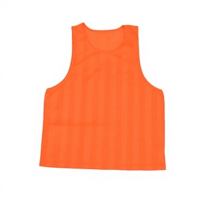 Maillot d'entraînement en mesh orange vif sans manches, gilet de sport pour l'entraînement en équipe, idéal pour le basketball, le football et le volley-ball - Product Image 1