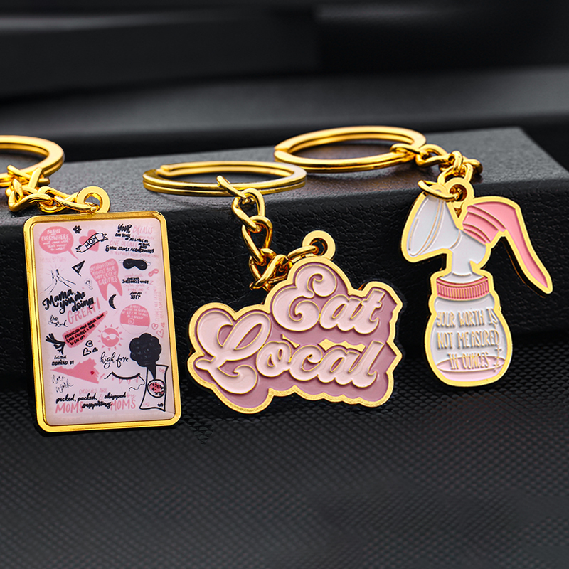 Fashion Gold Colored Metal Keychains Customized