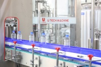 Machine de remplissage automatique de bouteilles PET pour ligne d'embouteillage d'eau minérale pure avec configuration personnalisable