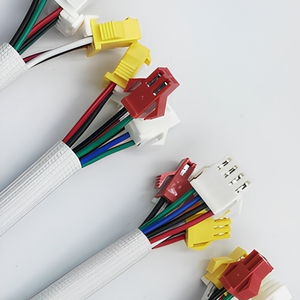 Faisceau de câbles multi-branques personnalisé avec tube en fibre de verre blanc verni et connecteurs en plastique colorés multi-types pour la réfrigération - Product Image 5