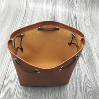 Pochette en cuir PU marron épaisse personnalisée avec logo gaufré, cordon de serrage, tendance et recyclable
