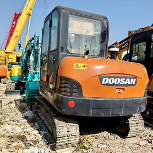 Excavadora DOOSAN DX55-9c de 5.5T, Eficiente y Duradera, Perfecta para Trabajos Agrícolas y Tareas Residenciales - Product Image 1