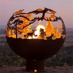 屋外の素敵なコルテン鋼ガーデンアートレーザーカットメタルボール彫刻ファイヤーピット球木材燃焼ボウル