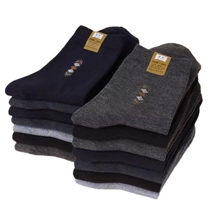 Jingwen OEM Calcetines Deportivos Con Logotipo Personalizado Transpirable Hombres Otoño Invierno Crew Calcetines Logotipo Personalizado - Product Image 2