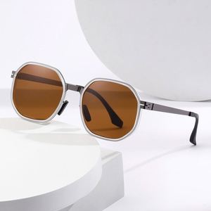 Lunettes de soleil polygonales rétro 2025 personnalisées avec logo, monture petite, style punk, pour hommes et femmes, protection UV400 - Product Image 1