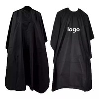 Vente en gros de cape de barbier en polyester noir avec logo personnalisé cape de salon tablier de coiffure