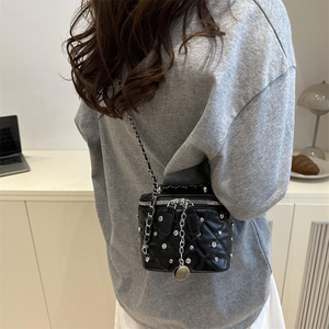 Bolso de Mano de Moda para Mujer, Tipo Cubo, de PU Plisado, con Incrustaciones de Diamantes, Pequeño y Cuadrado, con Cierre de Cadena y Cremallera, Estilo Dulce y Elegante - Product Image 3