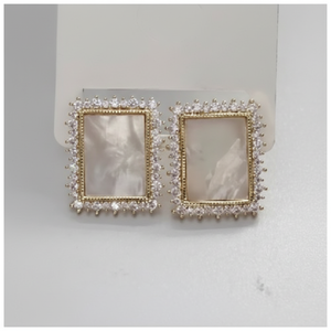 Orecchini a Clip alla moda a forma di cartone animato e borchie in ottone con gioielli di perle per matrimoni che ti contraddistinguono nel mondo della moda - Product Image 1