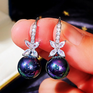 Orecchini Pendenti Vintage con Perle e Cristalli per Donne, Eleganti Accessori di Moda per Uso Quotidiano - Product Image 2