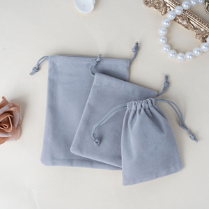 Sac de rangement promotionnel en velours de luxe avec cordon de serrage, petite pochette à bijoux en velours, pochette cadeau en velours - Product Image 1