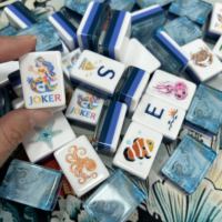 Jeu de tuiles de mahjong américain superposées, bleu marbré, motifs gravés Océan et Joker, pour les jeux en club, les soirées en famille et les cadeaux