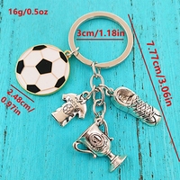 Maillots, chaussures, trophées, ballons de football effet goutte d'huile, porte-clés, souvenirs d'athlètes, sacs à dos et accessoires en alliage populaires (MOQ)