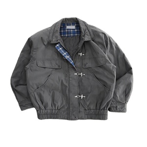 Giacca da Lavoro Personalizzata OEM per Uomo, Giacca Pesante per Vigili del Fuoco con Chiusura a Moschettone, Giacca in Denim Pesante Testurizzato, Abbigliamento da Lavoro Stile Bomber - Product Image 1