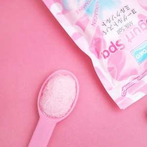 Y444 YOKO YOGURT SPA MILK SALT 300g. Fórmula Suave con Proteína de Leche y Filtrado de Yogur para un Tacto Corporal Nutritivo y Suave - Product Image 3