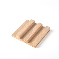 Panel de Pared Acanalado 3D de Madera Maciza Clásica Personalizado de Fábrica 2026, Revestimiento de Escalera Impermeable e Ignífugo para Villa