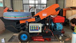 Pompe à béton diesel 4 cylindres 50 CV à structure secondaire inclinée, convoyeur à béton pour petits granulats avec tuyaux offerts - Product Image 2