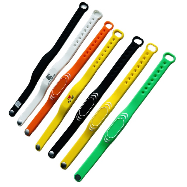 Customizable RFID NFC Wristbands Flexible Silicone Bracelet Mini Tag Waterproof UHF Communication Interface 13.56MHz Payment