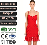 Robe mini rouge à imprimé cœur pour femme, bretelles spaghetti, col en V, ourlet à volants, superposition transparente, tenue de soirée estivale sexy et romantique
