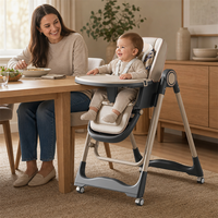 Chaise haute pour bébé avec plateau, harnais de sécurité, siège rembourré, repose-pieds et roulettes, pliage en un clic pour transformer en chaise berçante