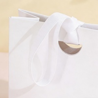 Sacs cadeaux en papier portables avec logo pour l'emballage de bijoux, sacs cadeaux de luxe avec ruban pour bagues, boucles d'oreilles et colliers