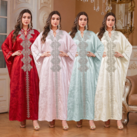 Robe longue de luxe élégante d'hiver avec broderie de strass, col montant, manches chauve-souris, style Abaya Kaftan, pour célébrations spéciales