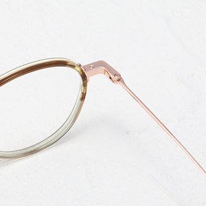 Nuevo marco de titanio B para mujer, estilo ojo de gato, ultraligero, bicolor, con electrochapado IP. - Product Image 3