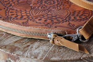 Meilleure vente femmes Vintage Style aztèque Western usiné Design cuir sac à main rotin toile doublure fermeture à glissière sac à bandoulière - Product Image 3