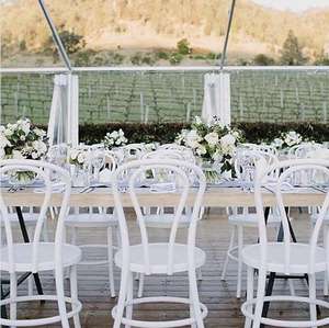 Chaises en résine blanche empilables résistantes aux UV pour l'extérieur - Product Image 2