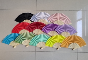 พัดมือพับทำจากไม้ไผ่ขนาด 21 ซม. สีพื้น ราคาประหยัด เป็นมิตรกับสิ่งแวดล้อม เหมาะสำหรับเป็นของขวัญงานแต่งงาน ของชำร่วย งานโปรโมชั่น และของตกแต่ง - Product Image 5
