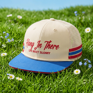 Gorra de béisbol de algodón con visera plana, malla, estilo hip hop, 5 paneles, con logo personalizado bordado, cuerda y diseño bicolor, ideal para viajes y pesca. - Product Image 1