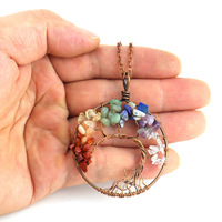 Vente en gros de collier arbre de vie en cristal naturel à sept chakras pendentif avec pierres concassées pour enfants quartz de guérison