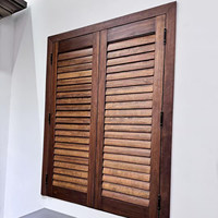 Armoire de rangement respirante en bois massif sur mesure, style médiéval, avec portes et fenêtres à persiennes, décorative et ombrante