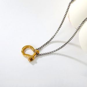 Collar con Colgante de Acero Inoxidable con Diseño de Gancho Geométrico y Cadena de Clavícula con Hebilla de Herradura, Joyería de Moda con Tendencia Hip Hop - Product Image 2