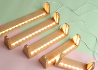 Cadeau d'anniversaire, support de table en acrylique en forme de U avec base en bois LED