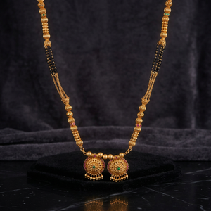 Collar con Colgante de Moda Clásico Antiguo Mangalsutra, Cadena de Eslabones Chapada en Oro, Piedras Creadas en Laboratorio para Mujer, Ideal para Aniversarios y Ocasiones Especiales - Product Image 2