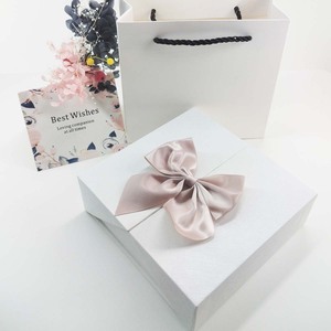 Collier à double porte au design floral élégant Boîte à bijoux Forme rectangulaire pour la présentation de cadeaux - Product Image 3