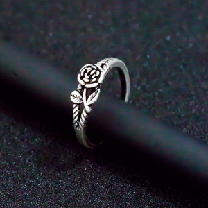 Anello Aperto Creativo a Forma di Rosa per Donne, Elegante Fascia Floreale Vintage, Accessorio Gioiello per Outfit Quotidiani e Feste - Product Image 2